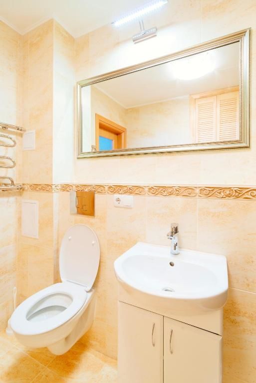 Апартаменты RentGolden Apartment on Verkhovinnaya Киев-38